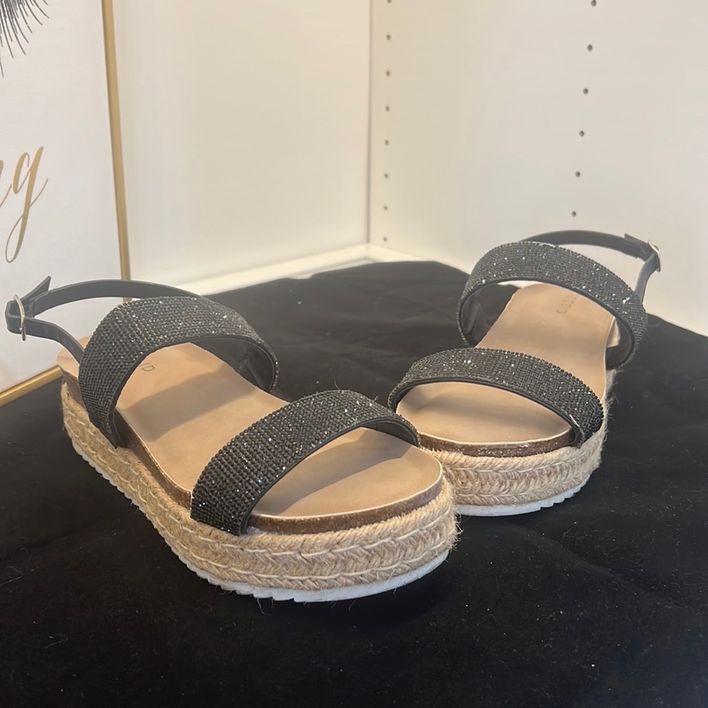 BLK RHINESTONE FLATFORM